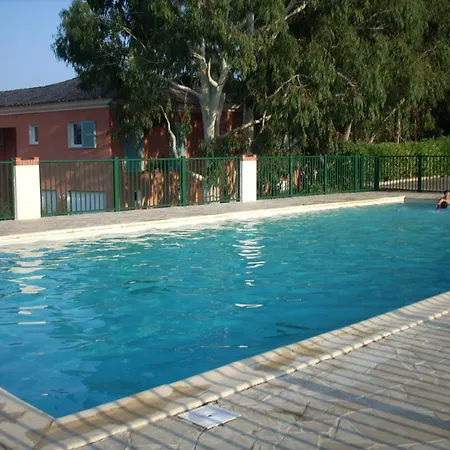 Sublime 2 Pieces Avec Clim, Terrasse, Piscine Et Parking Prive, Proche Plages Et Commerces A - Fr-1-780-20 Apartment Sainte-Maxime