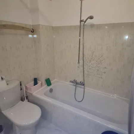 Sublime 2 Pieces Avec Clim, Terrasse, Piscine Et Parking Prive, Proche Plages Et Commerces A - Fr-1-780-20 * Sainte-Maxime