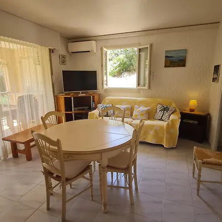 Sublime 2 Pieces Avec Clim, Terrasse, Piscine Et Parking Prive, Proche Plages Et Commerces A - Fr-1-780-20 * Sainte-Maxime